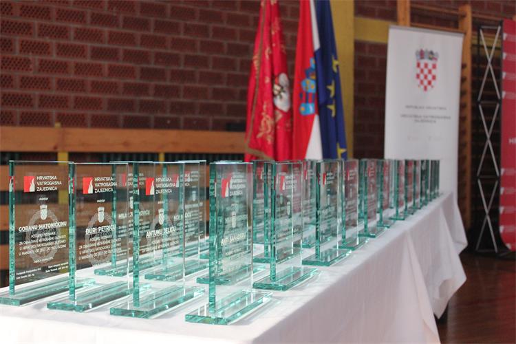 Slika /slike/dodjela zahvalnica-duznosnici (2).JPG